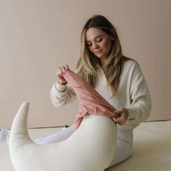 Snuggle Me Feeding Support Pillow - Nurtured