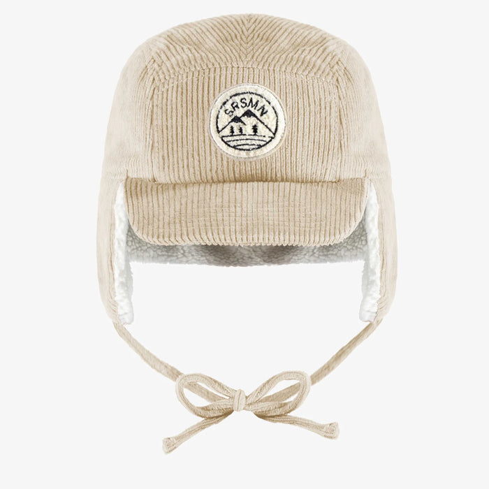 Beige children's hat with a Souris Mini logo on a white background