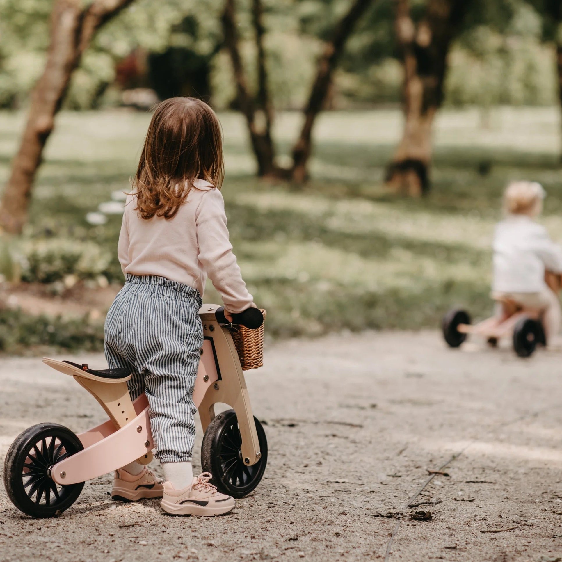 Kinderfeets Tiny Tot Plus | Bicicleta De Equilibrio 2 En 1 De Madera Para Niños De 18 Meses A 4 Años