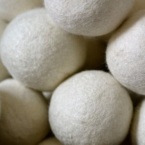 caption-Chemical free dryer balls - colours may vary